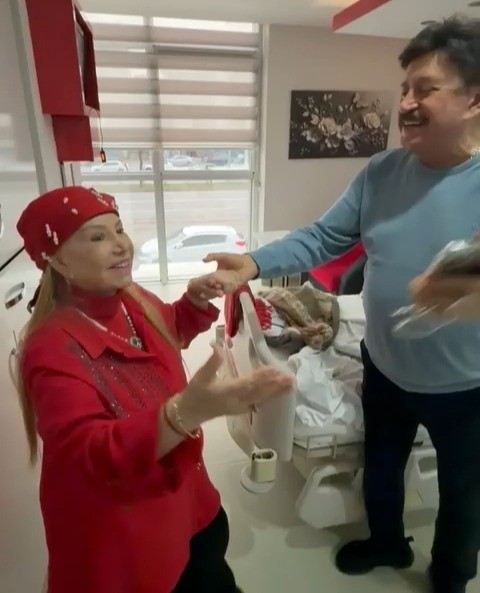 İki efsane yıllar sonra karşılaştı, o anları türkü söyleyerek taçlandırdı
