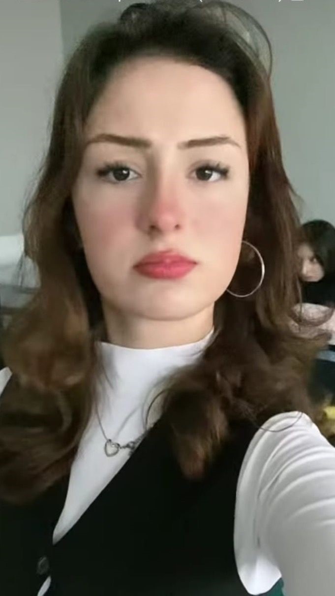 İki evladı vahşice öldürülen anne, bayram öncesi evlatlarının kabrini ziyaret etti
