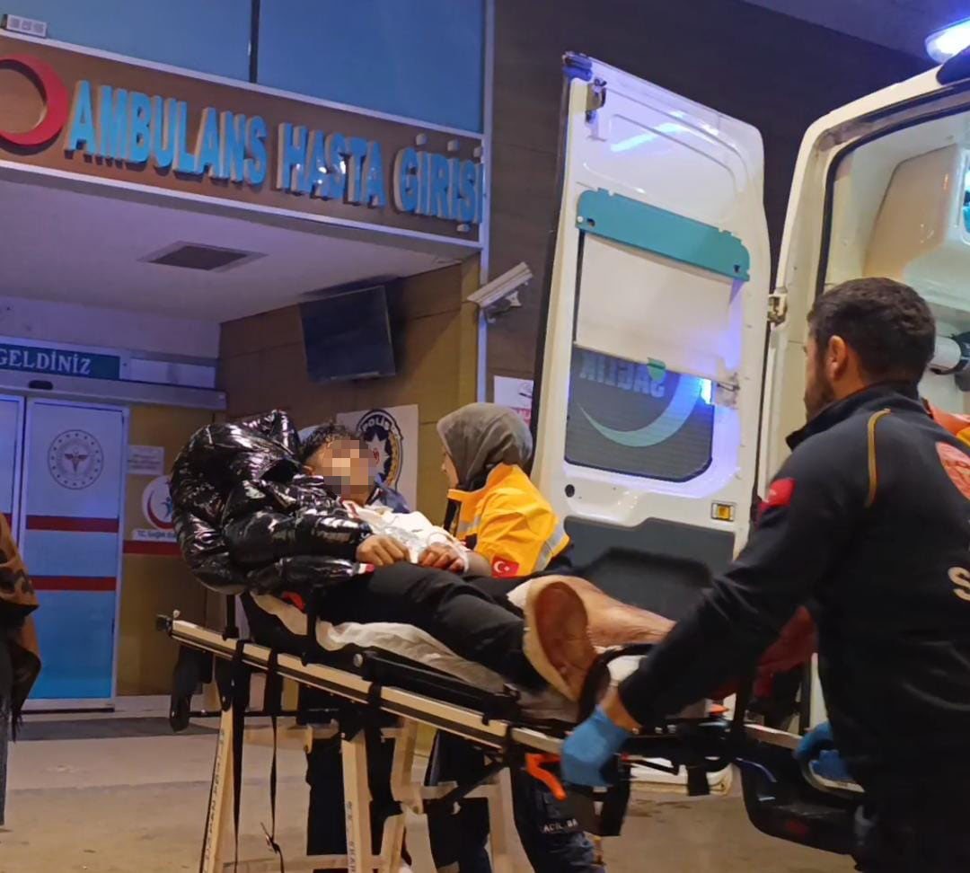 İki grup arasında çıkan tartışma bıçaklı kavgaya dönüştü: 1 yaralı
