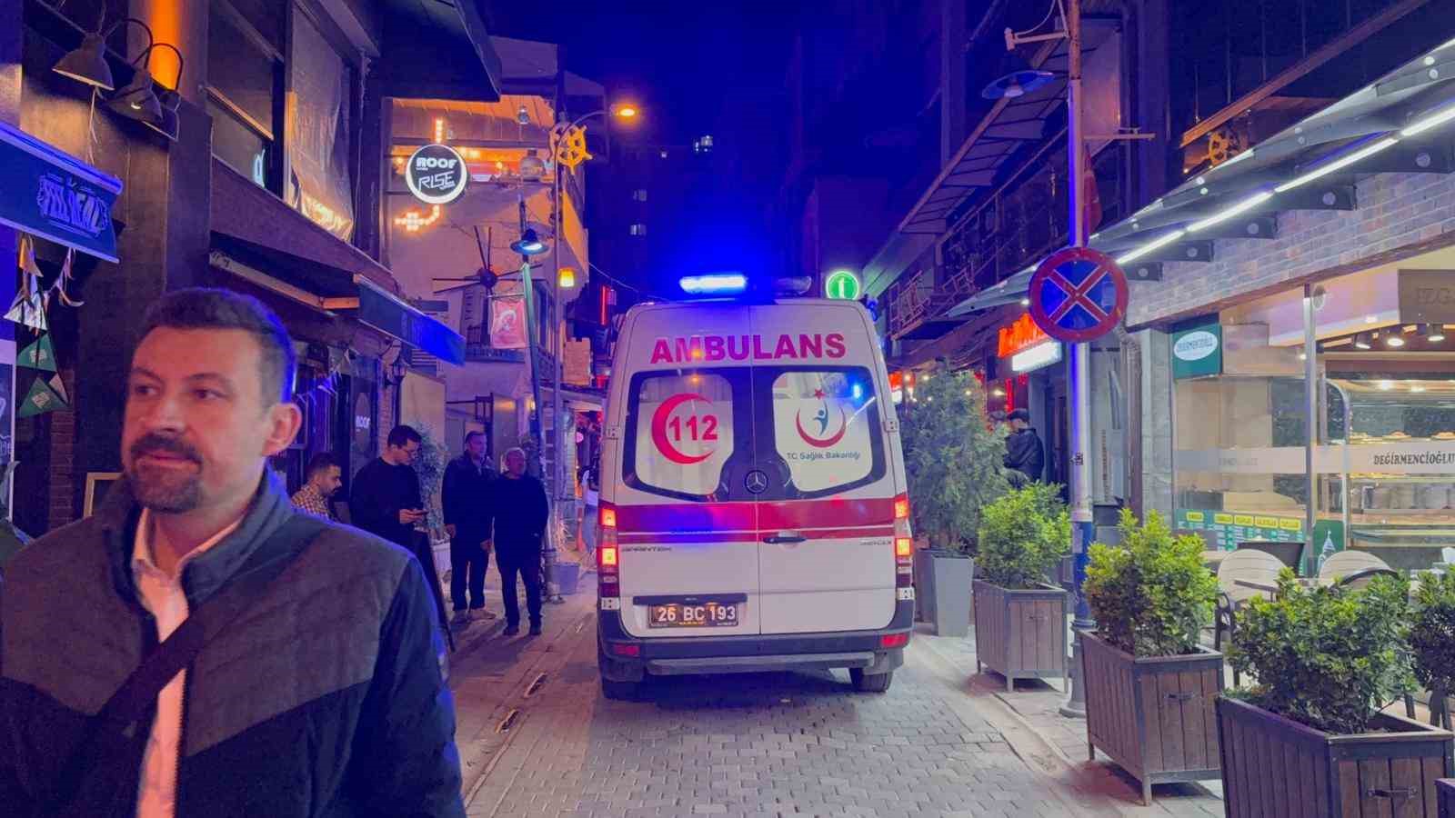 İki grup arasındaki kavgada 1 kişi bıçaklandı, 4 kişi darp edildi
