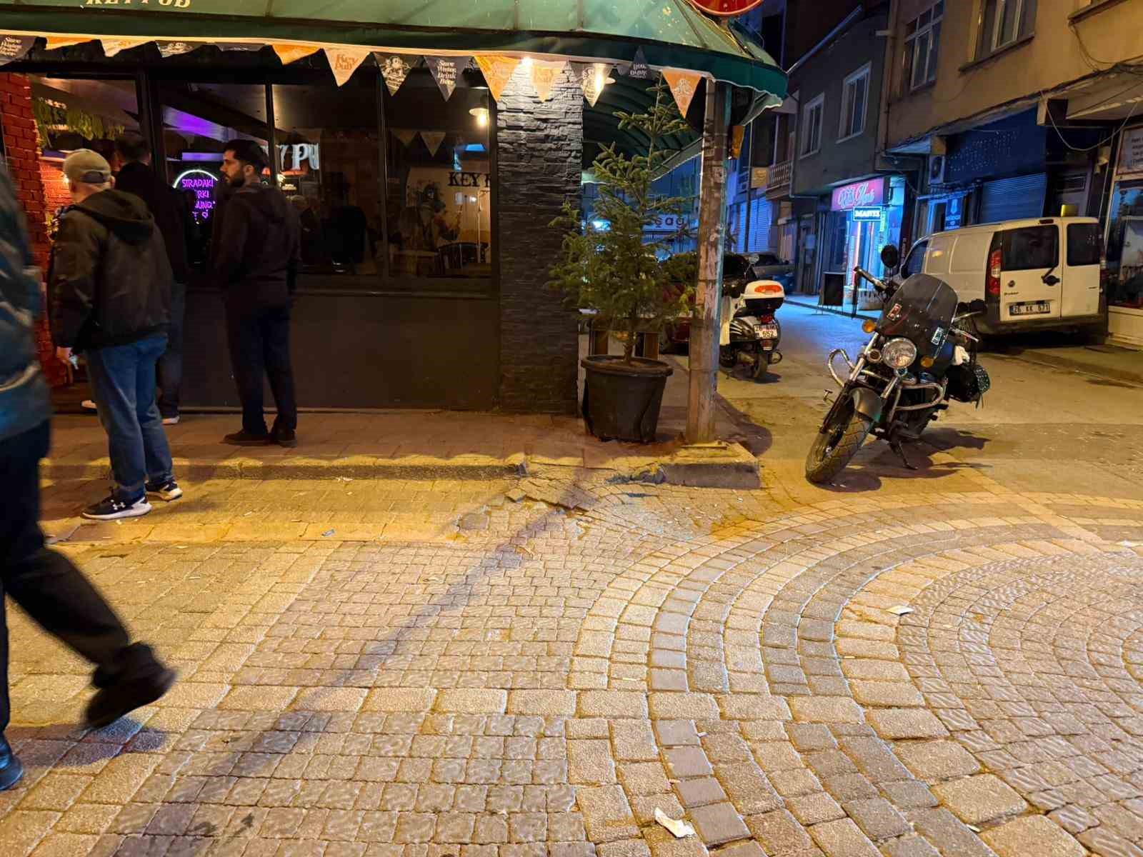 İki grup arasındaki kavgada 1 kişi bıçaklandı, 4 kişi darp edildi
