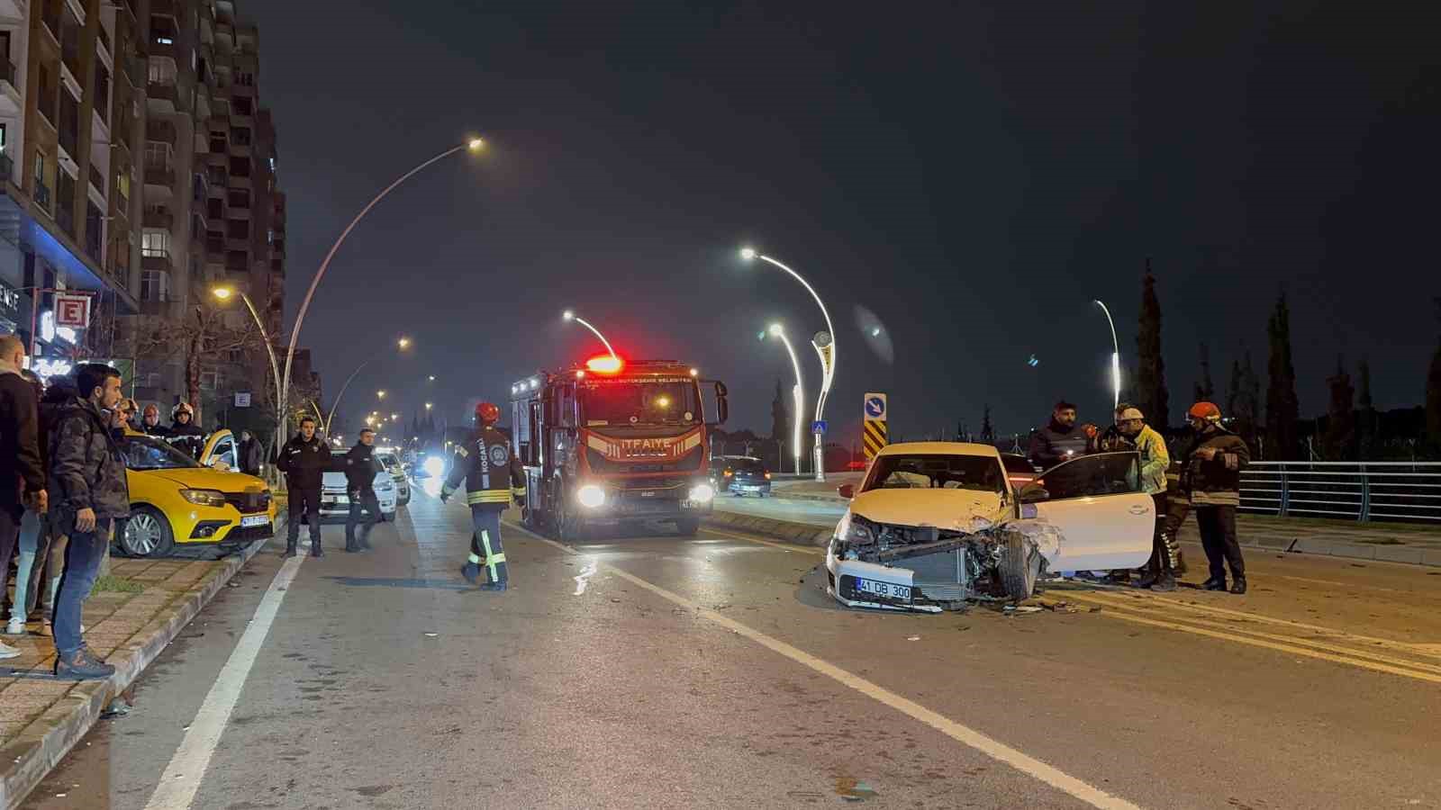 İki otomobilin çarpıştığı kaza maddi hasarla atlatıldı
