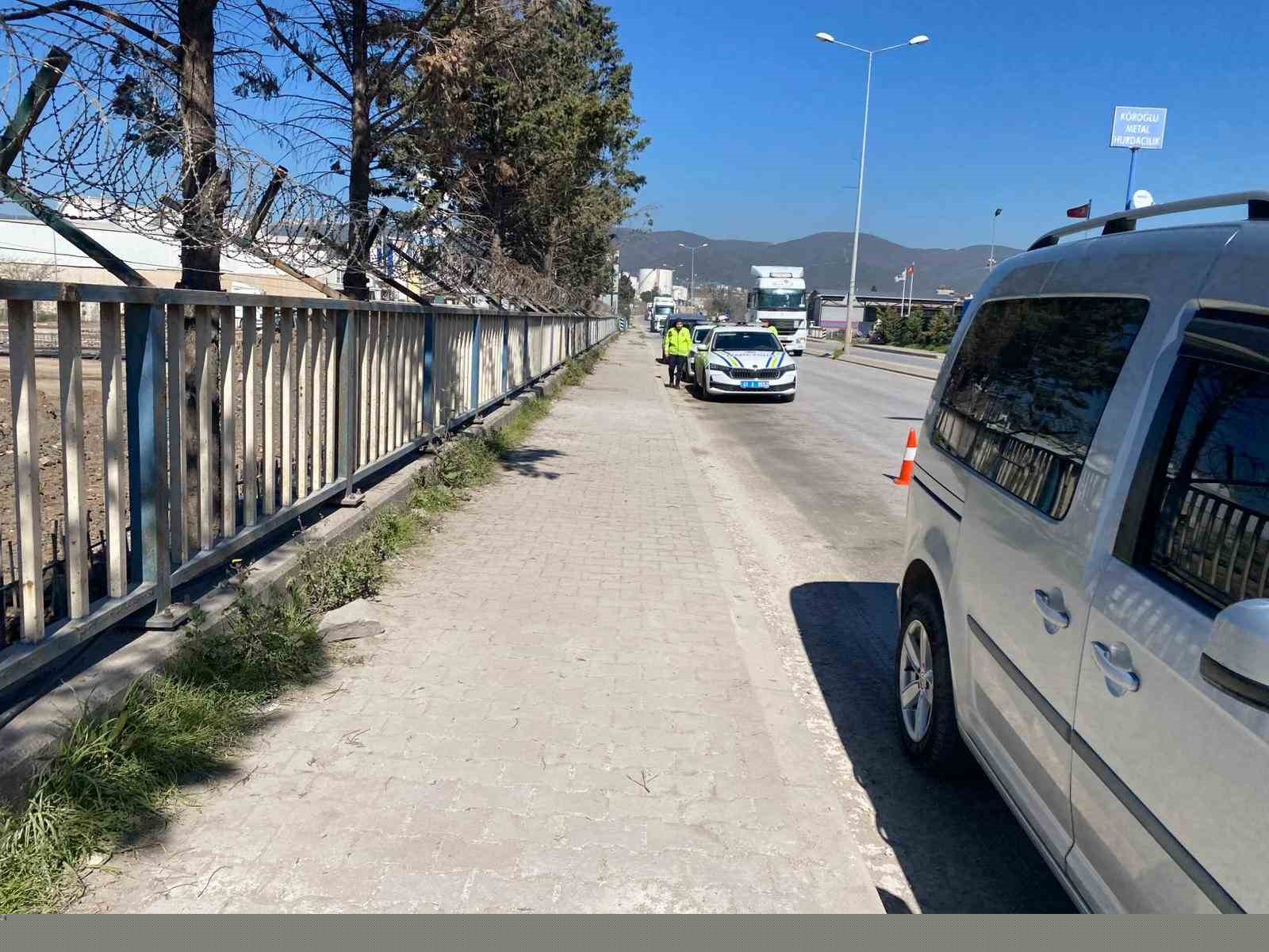 İki tırın arasında feci ölüm
