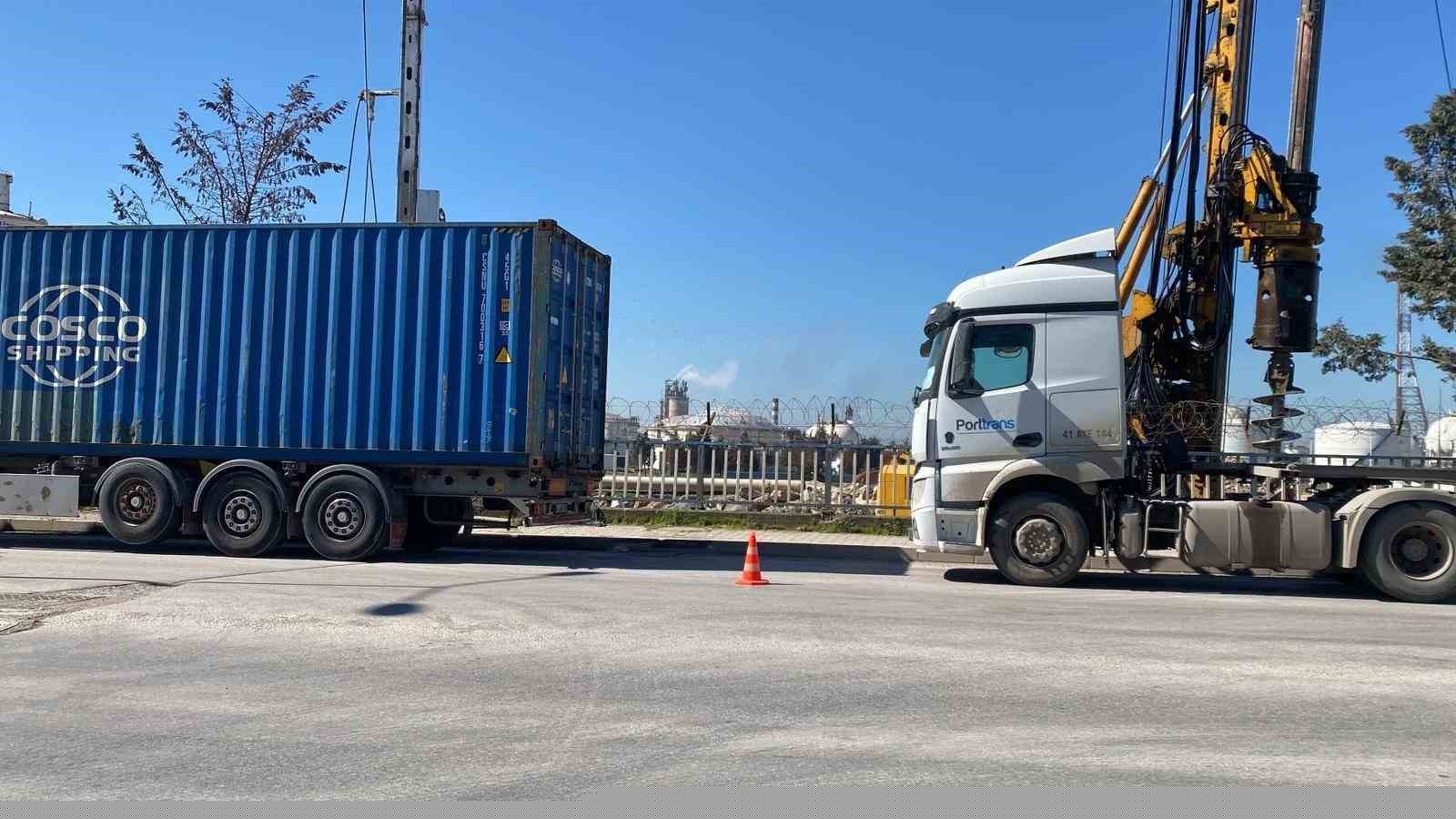 İki tırın arasında feci ölüm
