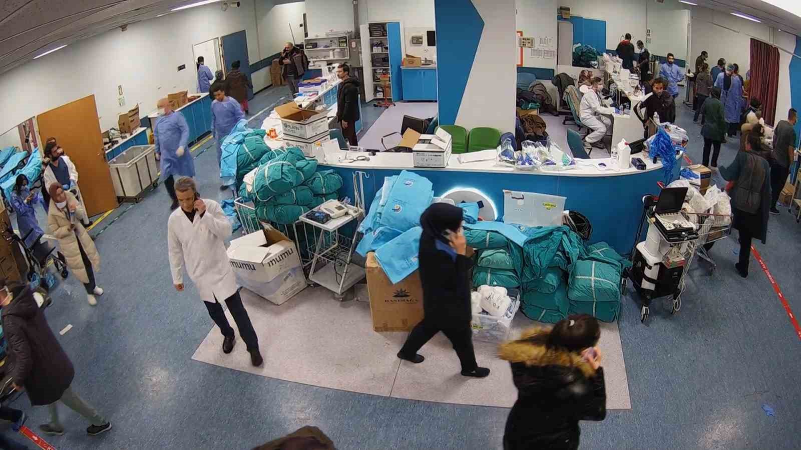 İkinci depreme ameliyatta yakalanıp, hekimlerin sedyeye sarılarak koruduğu Kenan Karadağ o anları anlattı
