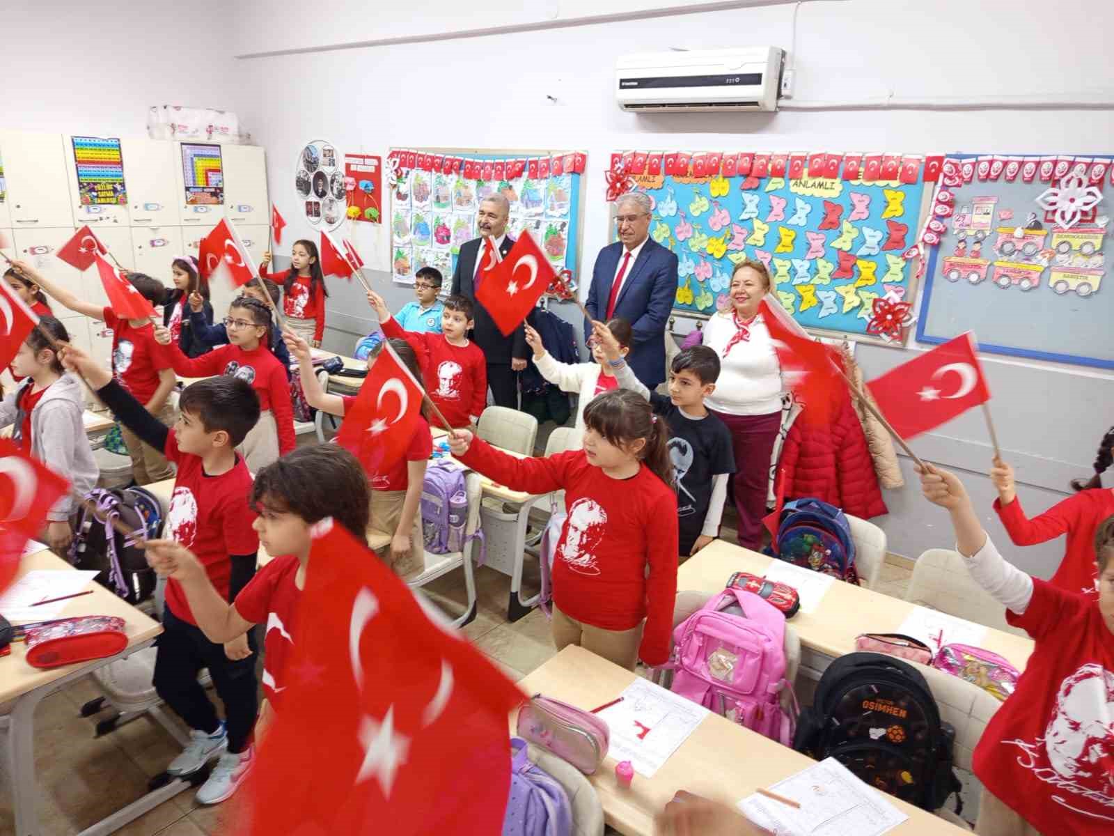 İkinci dönem "Bayrak Sevgisi" dersiyle başladı
