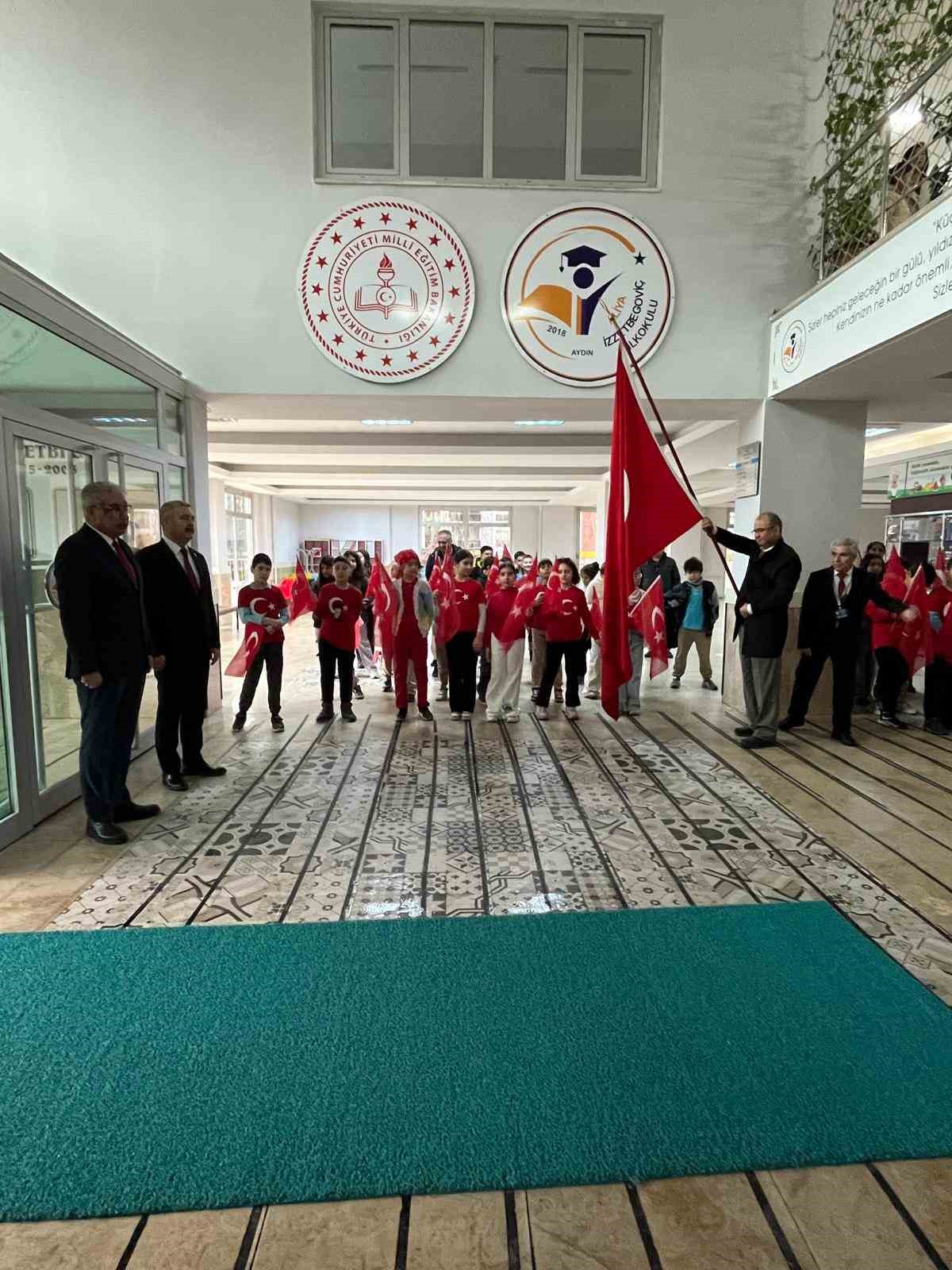 İkinci dönem "Bayrak Sevgisi" dersiyle başladı
