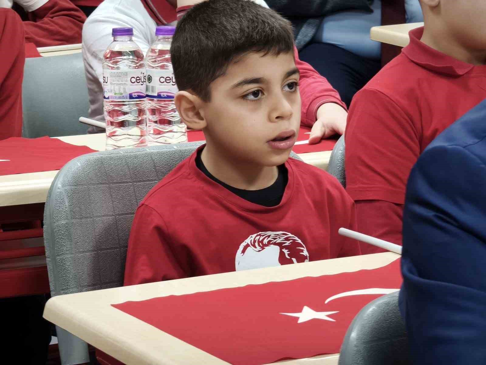 İkinci dönemin ilk dersinin konusu ’Bayrak’
