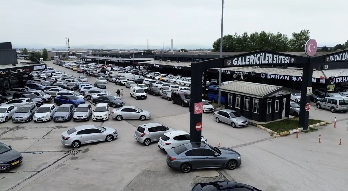 İkinci el araç piyasasında durgunluk yaşanıyor
İkinci el araç piyasasında durgunluk yaşanıyor