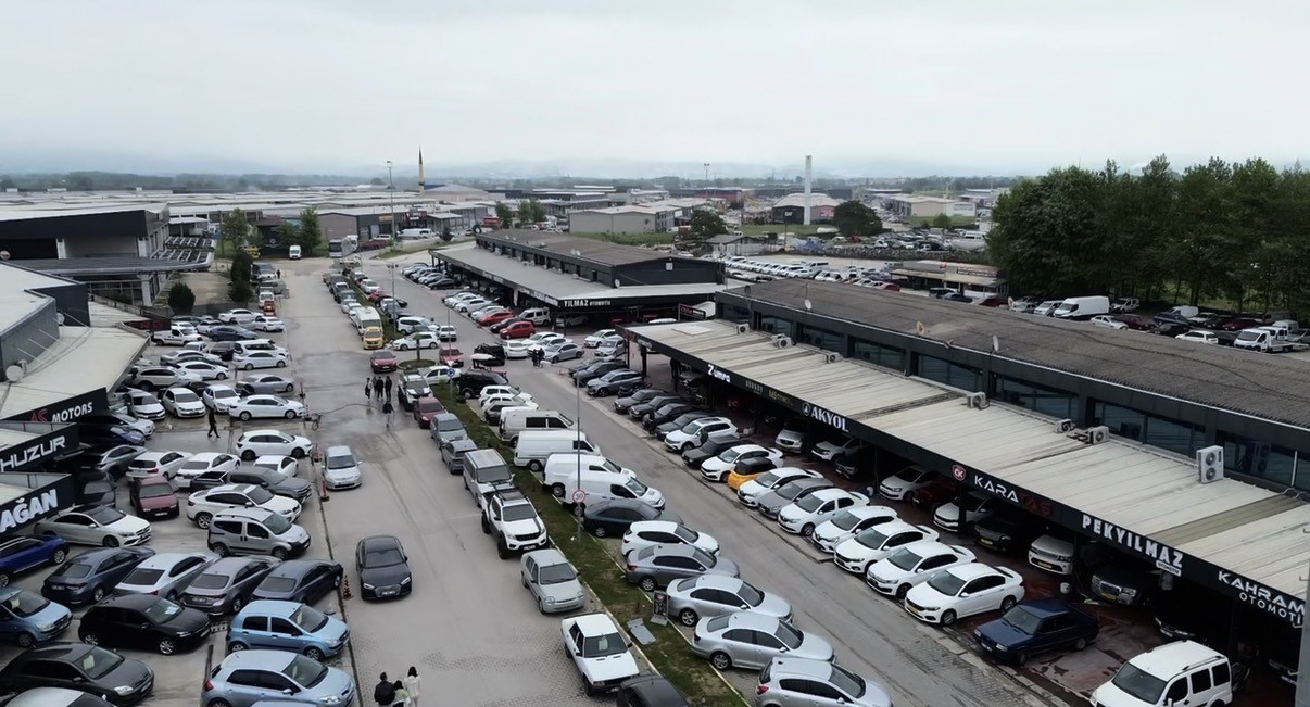 İkinci el araç piyasasında durgunluk yaşanıyor
İkinci el araç piyasasında durgunluk yaşanıyor