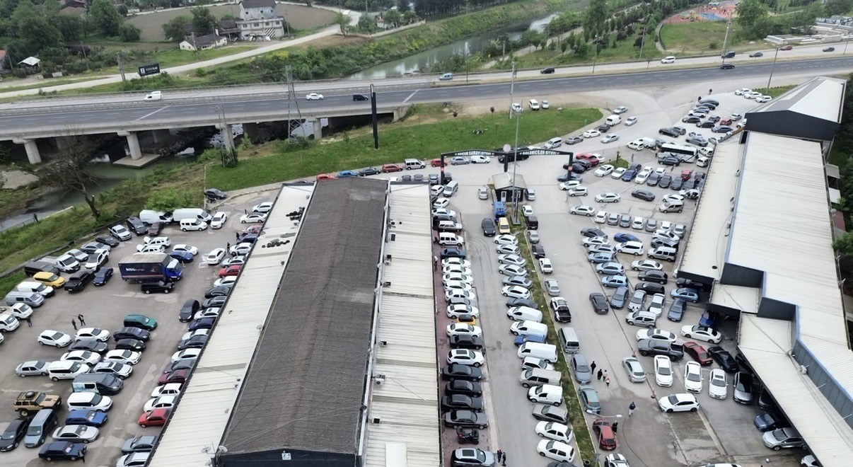 İkinci el araç piyasasında durgunluk yaşanıyor
İkinci el araç piyasasında durgunluk yaşanıyor