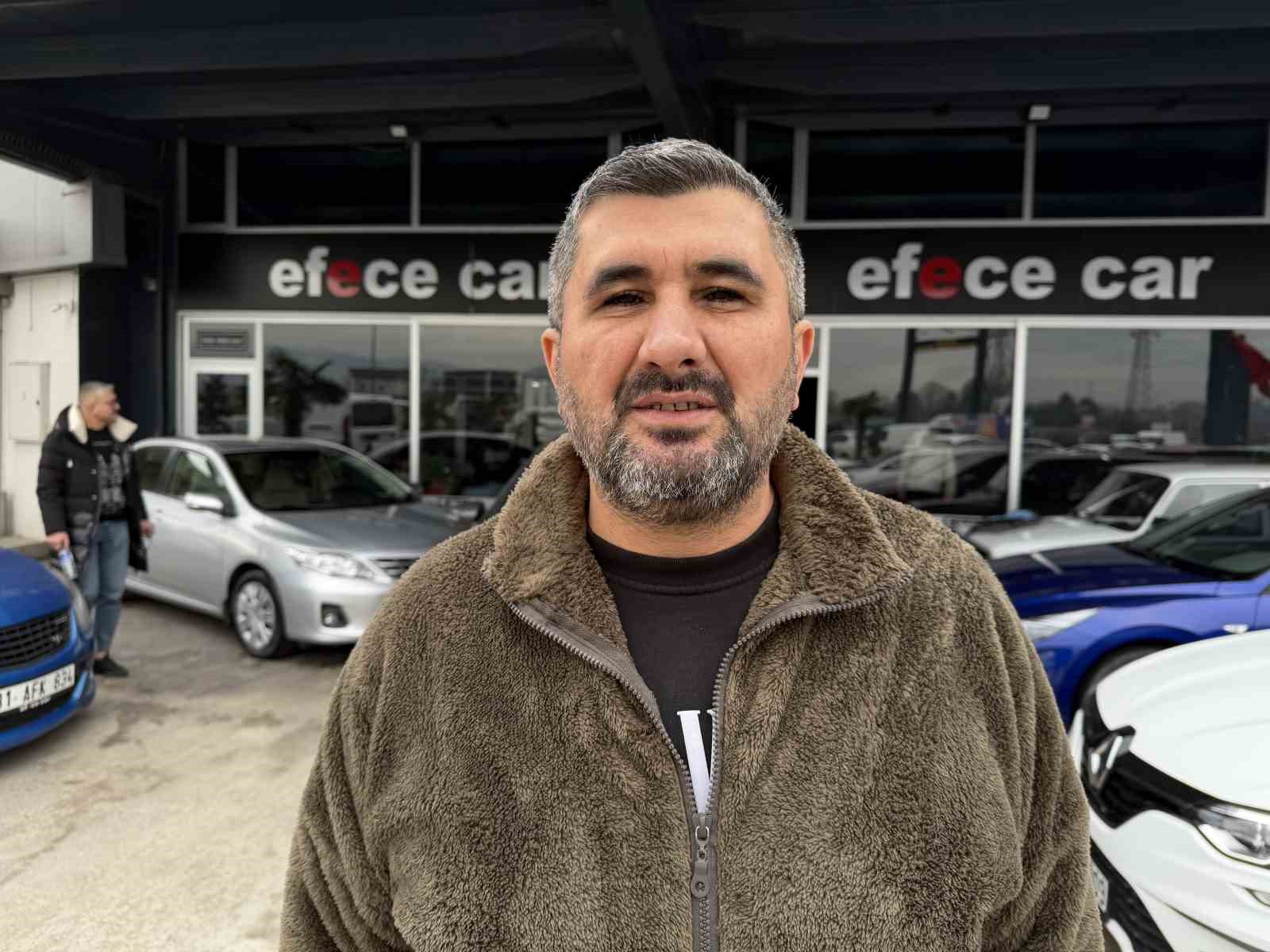 İkinci el araç piyasasında durgunluk yaşanıyor
İkinci el araç piyasasında durgunluk yaşanıyor