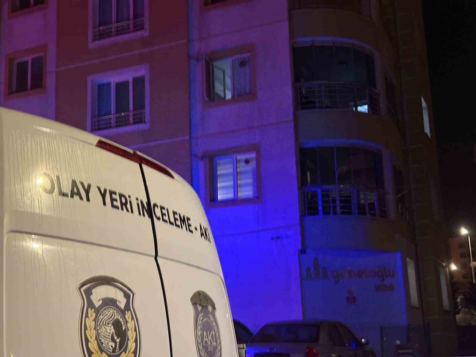 İkinci kattan düşen yaşlı kadın hayatını kaybetti
