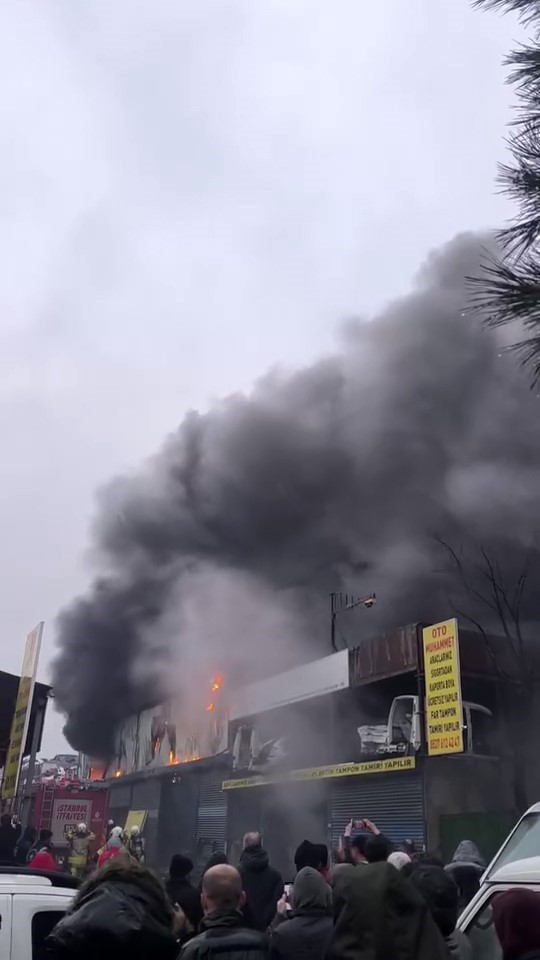 İkitelli Atatürk Sanayi Sitesi’nde yangın
