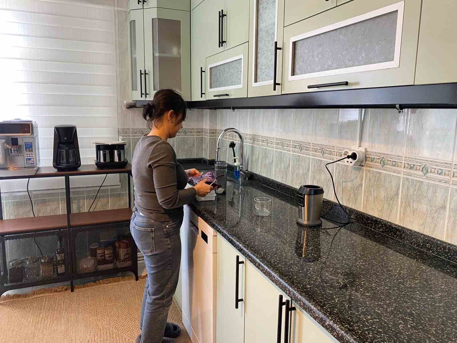 İkiz bebeklerinin fotoğraflarını çekerek başladı, evinin bir odasını stüdyoya çevirdi
İkiz bebeklerinin fotoğraflarını çekerek başladı, evinin bir odasını stüdyoya çevirdi