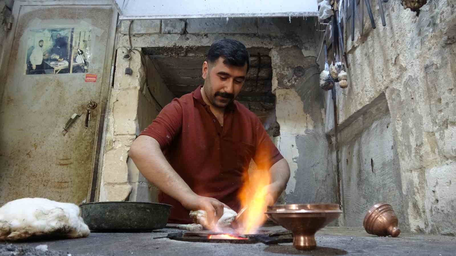 İkiz kardeşler baba mesleğini yaşatıyor
