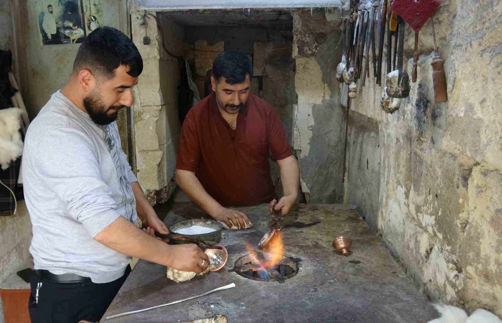 İkiz kardeşler baba mesleğini yaşatıyor
