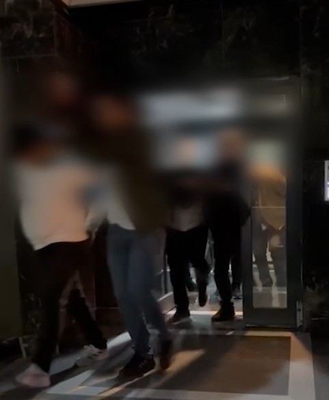 İkiz plakalarla ilçeleri gezip evlerden hırsızlık yaptılar, 11’incisinde yakayı ele verdiler
