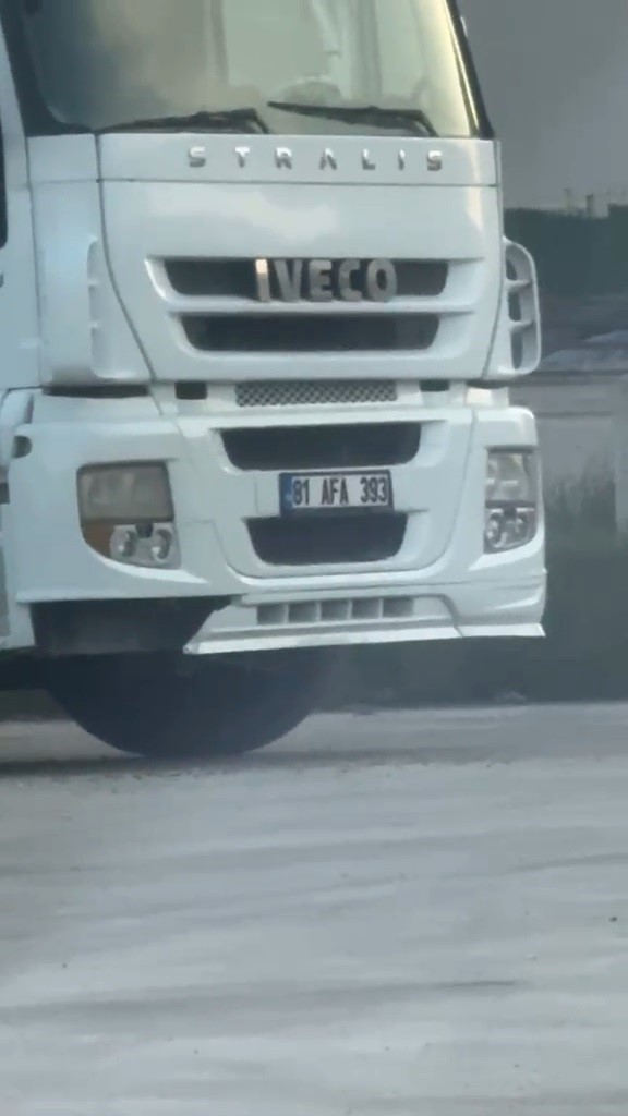 İkiz plakalı tır, vatandaşın dikkati sayesinde yakalandı
