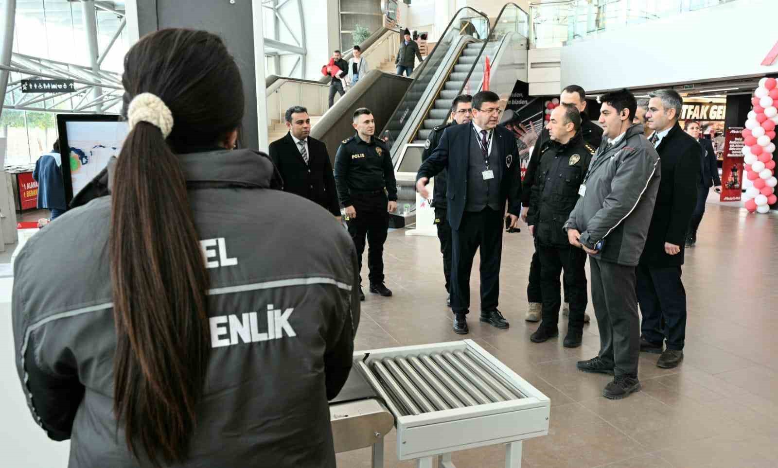 İl Emniyet Müdürü Yılmaz, yılbaşı tedbirlerini denetledi
