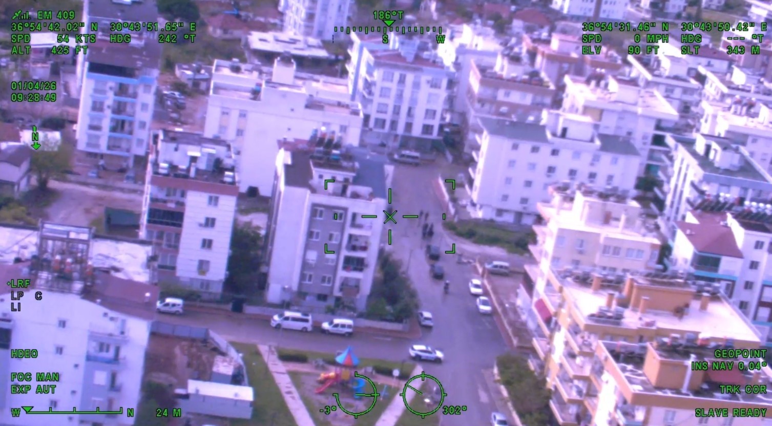 İl emniyet müdürünün yönettiği operasyonda çok miktarda uyuşturucu madde ele geçirildi
İl emniyet müdürünün yönettiği operasyonda çok miktarda uyuşturucu madde ele geçirildi