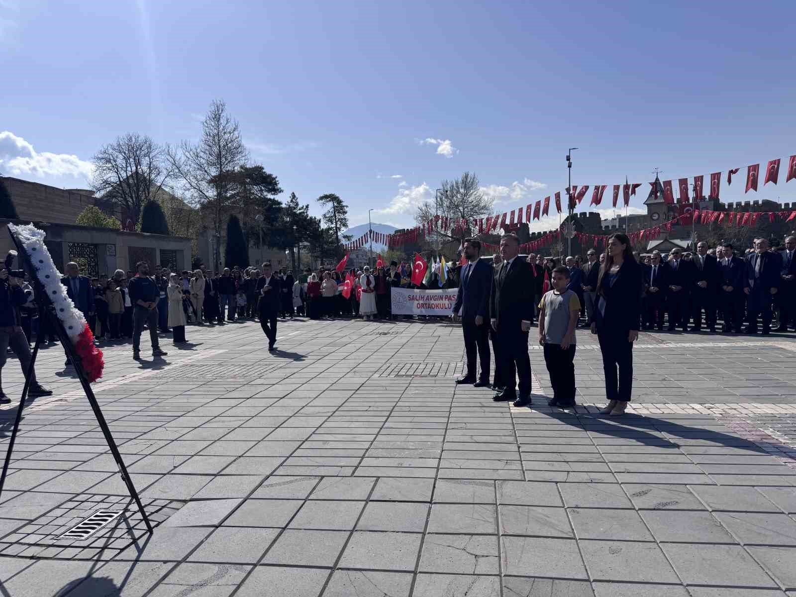 İl Milli Eğitim Müdürü Esen: "Dün olduğu gibi bugün de güvenli limanlarımız okullarımızdır"
