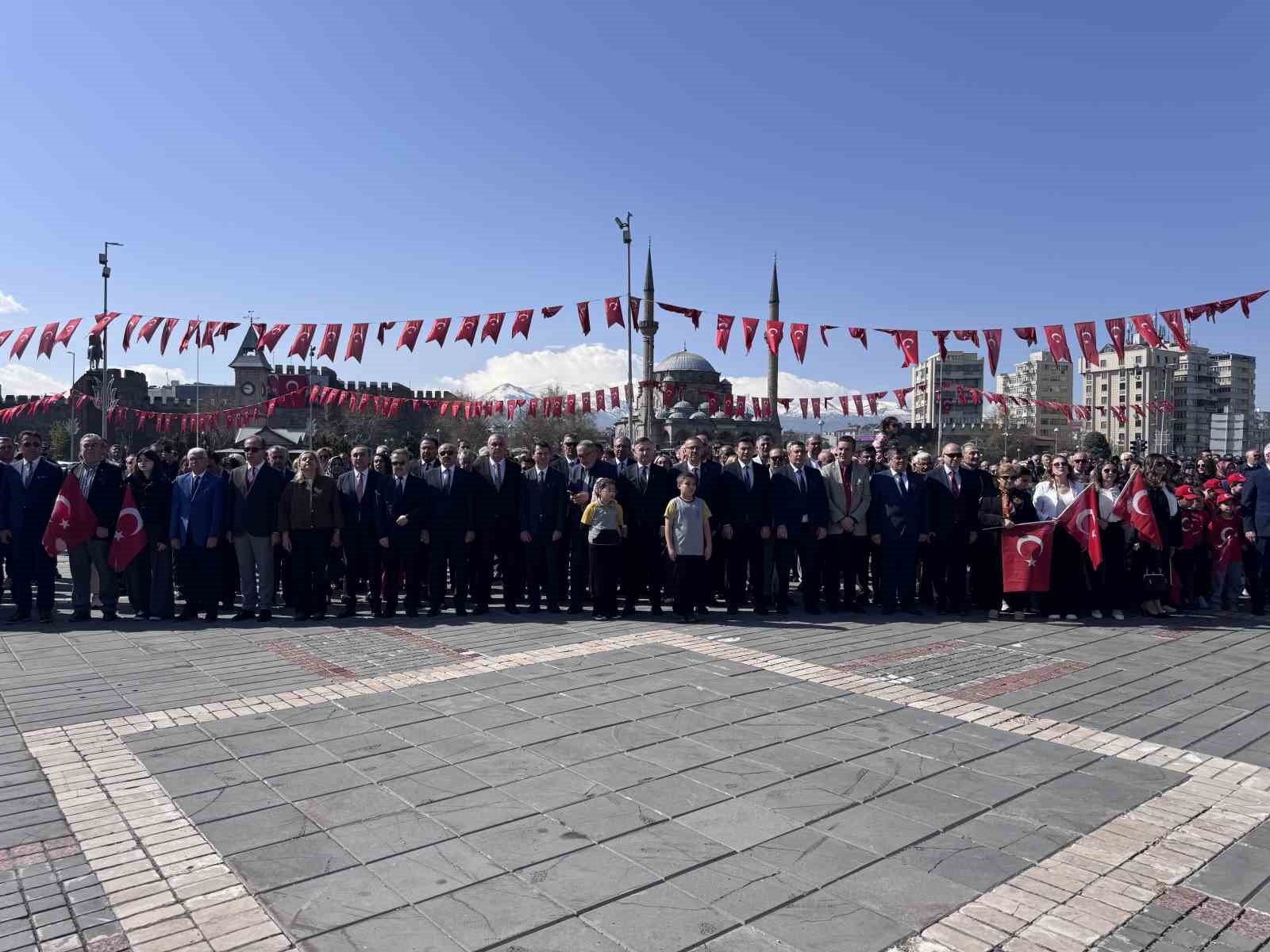 İl Milli Eğitim Müdürü Esen: "Dün olduğu gibi bugün de güvenli limanlarımız okullarımızdır"
