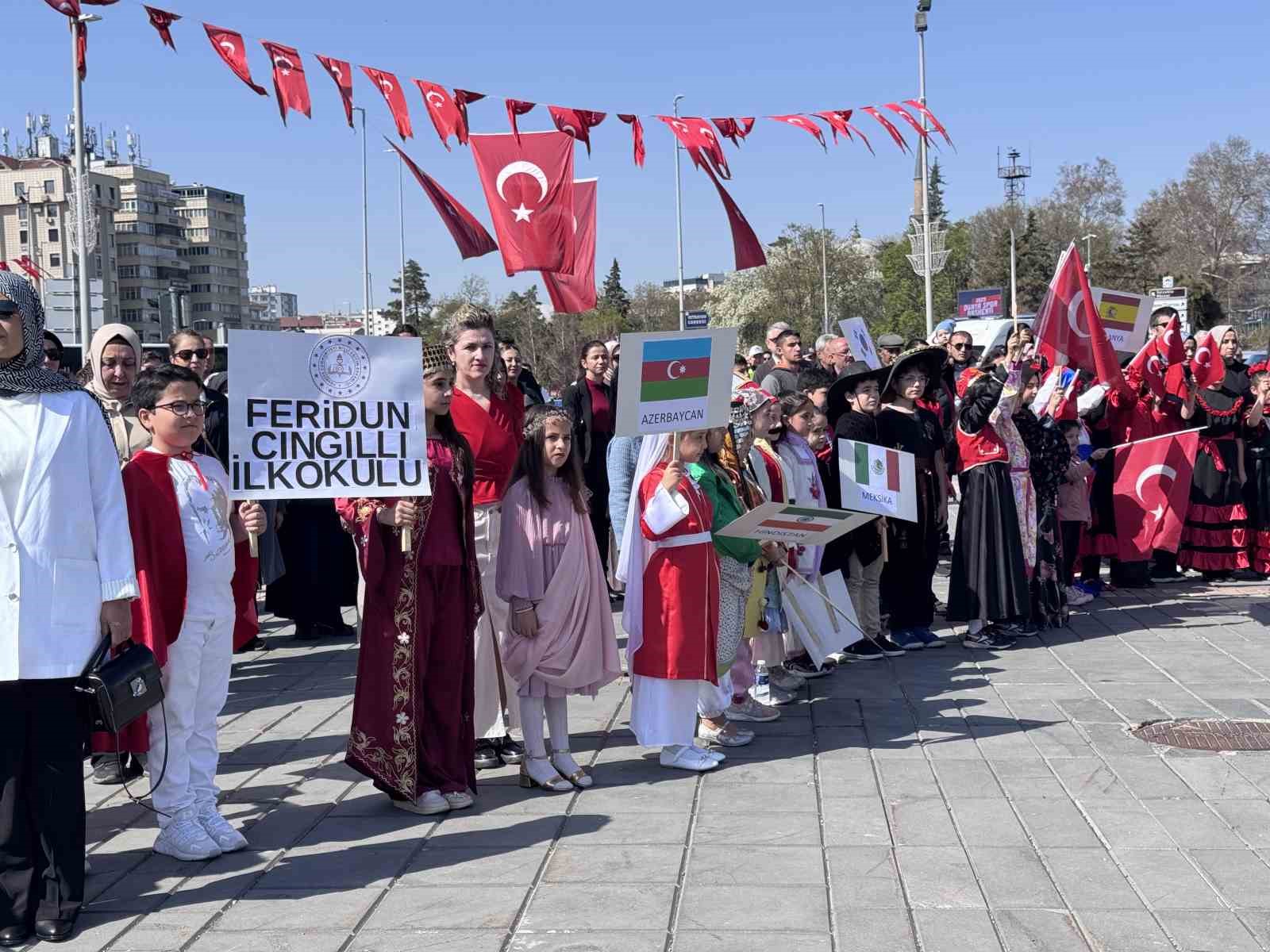 İl Milli Eğitim Müdürü Esen: "Dün olduğu gibi bugün de güvenli limanlarımız okullarımızdır"
