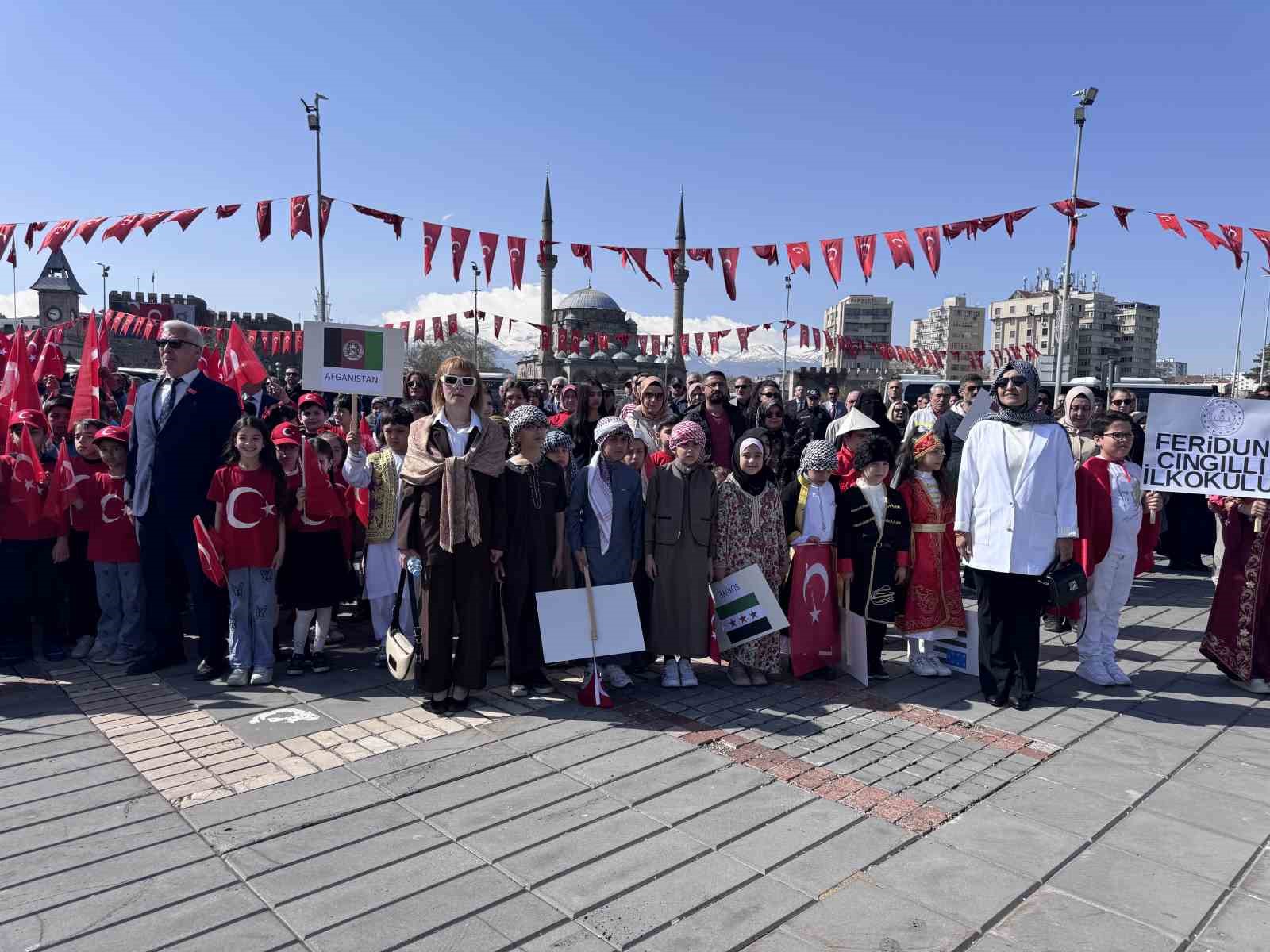 İl Milli Eğitim Müdürü Esen: "Dün olduğu gibi bugün de güvenli limanlarımız okullarımızdır"
