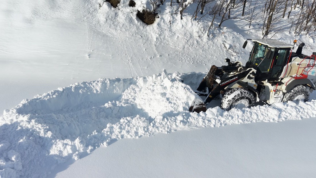 İl Özel İdaresi’nden Pülümür-Kocatepe yolunda yoğun mesai
