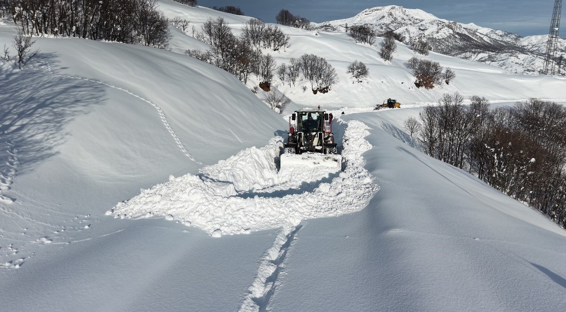 İl Özel İdaresi’nden Pülümür-Kocatepe yolunda yoğun mesai
