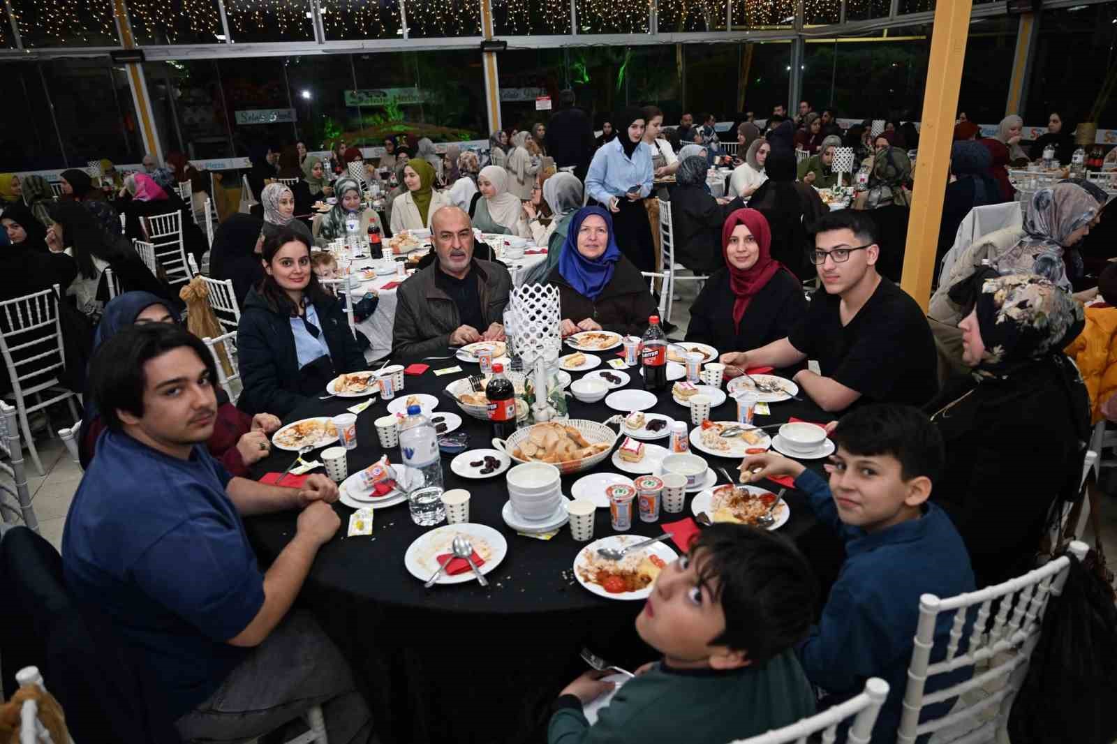 İlahiyat Fakültesinde 250 kişilik dev iftar buluşması

