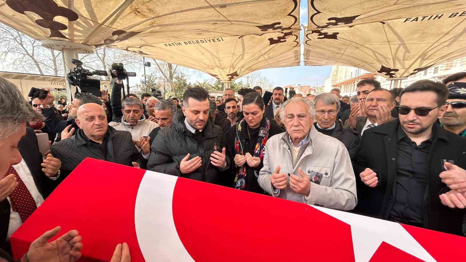 İlber Ortaylı için Fatih Camii’nde cenaze töreni düzenleniyor
