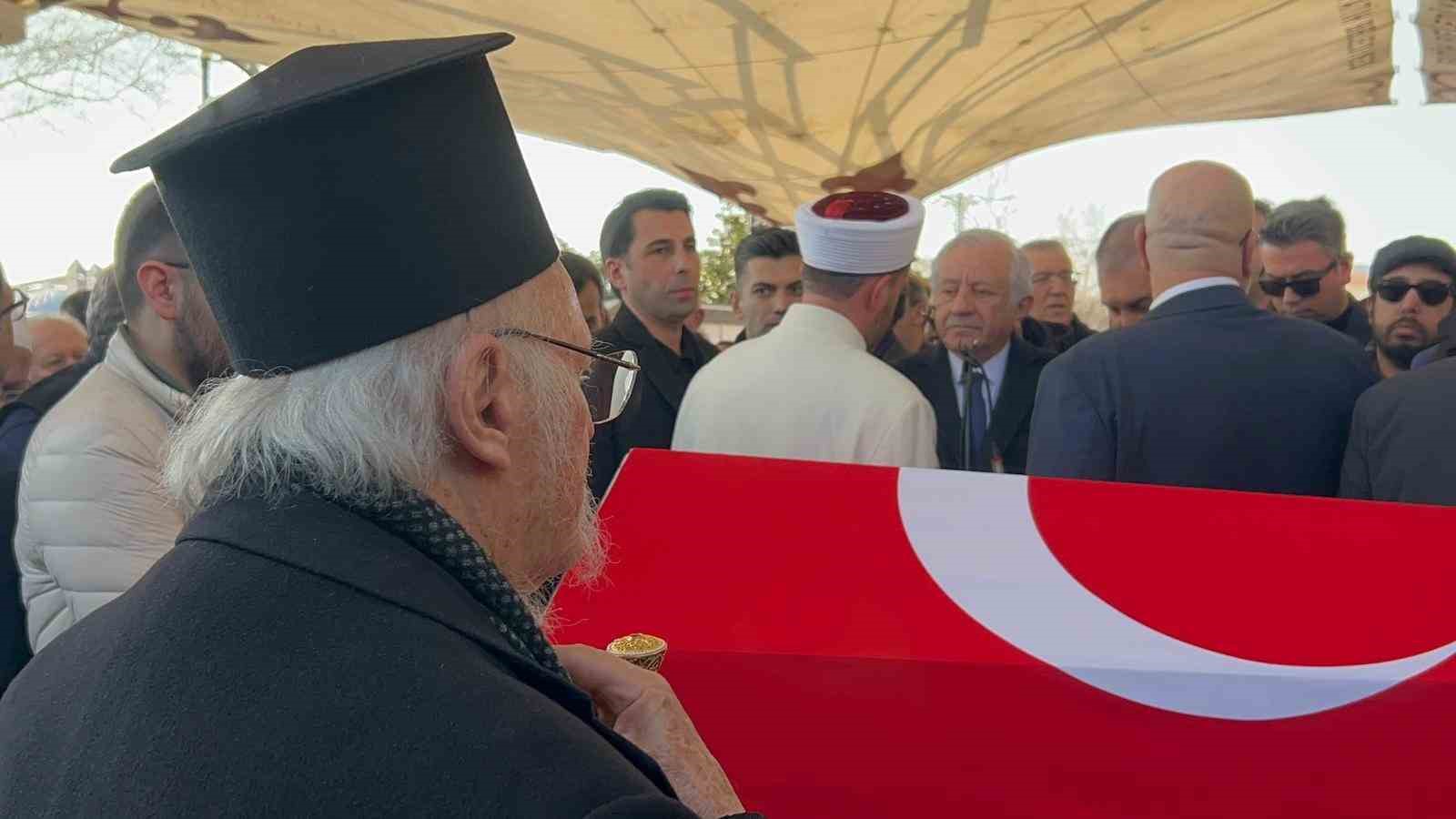 İlber Ortaylı son yolculuğuna uğurlandı
İlber Ortaylı son yolculuğuna uğurlandı