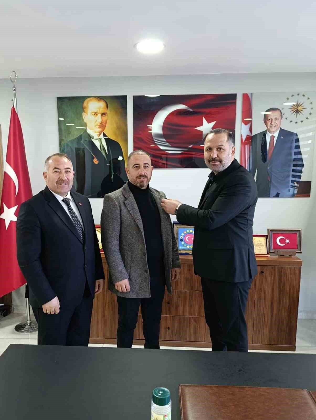 İlçe Başkanlığında istifa ederek AK Partiye katıldı
