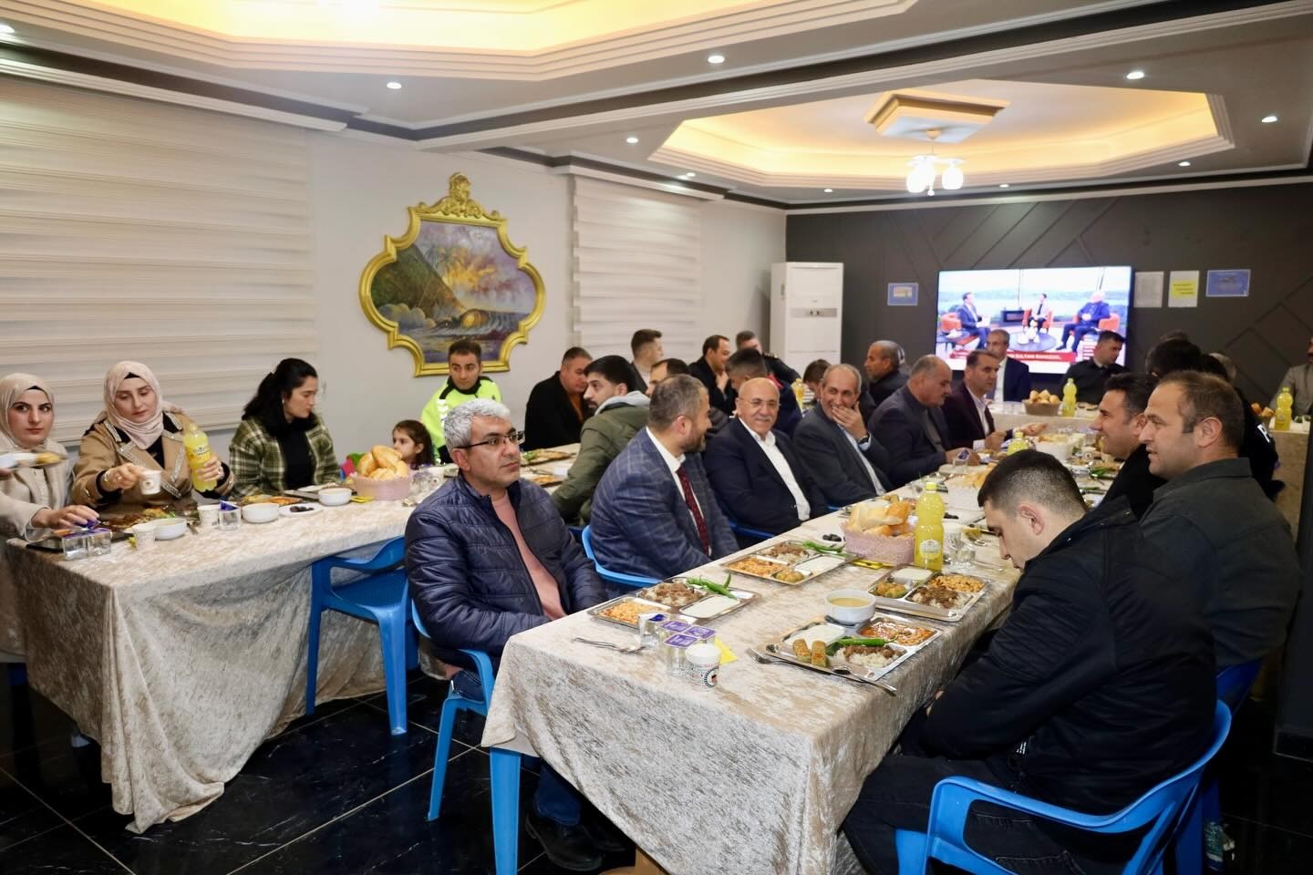 İlçe protokolü öğrencilerle iftarda bir araya geldi

