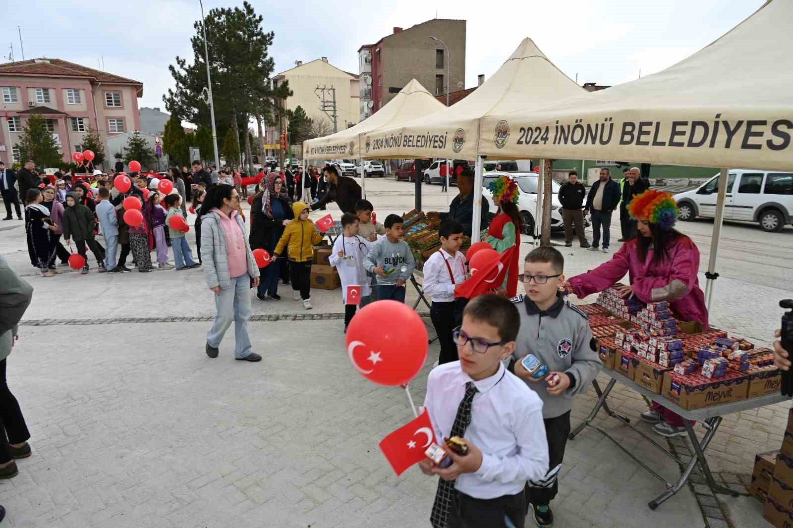 İlçede 23 Nisan öncesi coşkusu yürüyüşle taçlandı
