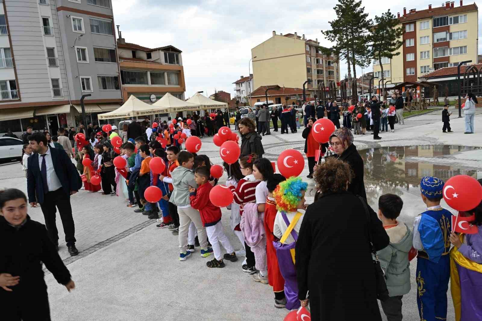 İlçede 23 Nisan öncesi coşkusu yürüyüşle taçlandı
