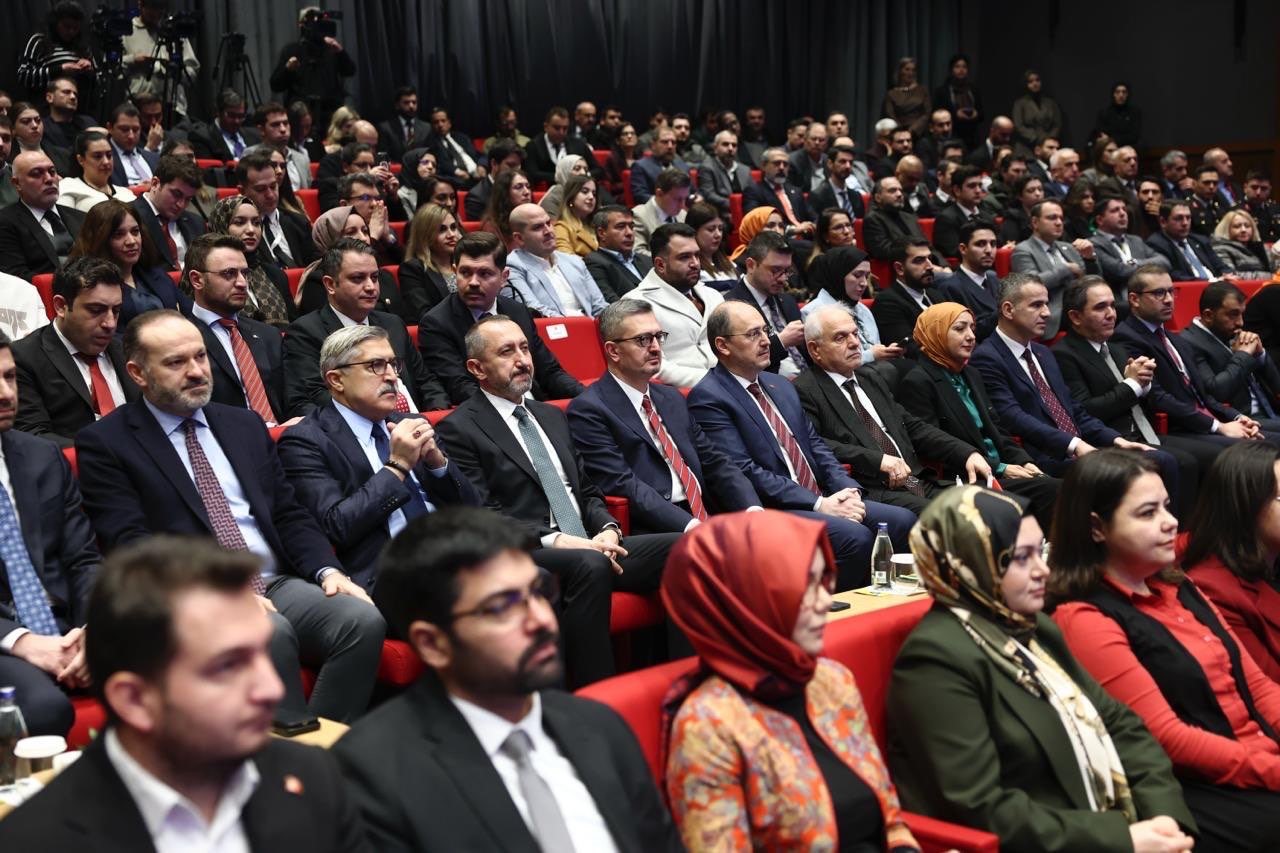 İletişim Başkanı Duran: "Dijital zorbalıktan, şiddet ve nefret dilinin giderek dijital alana hakim olmasından rahatsızlık duyuyoruz"
