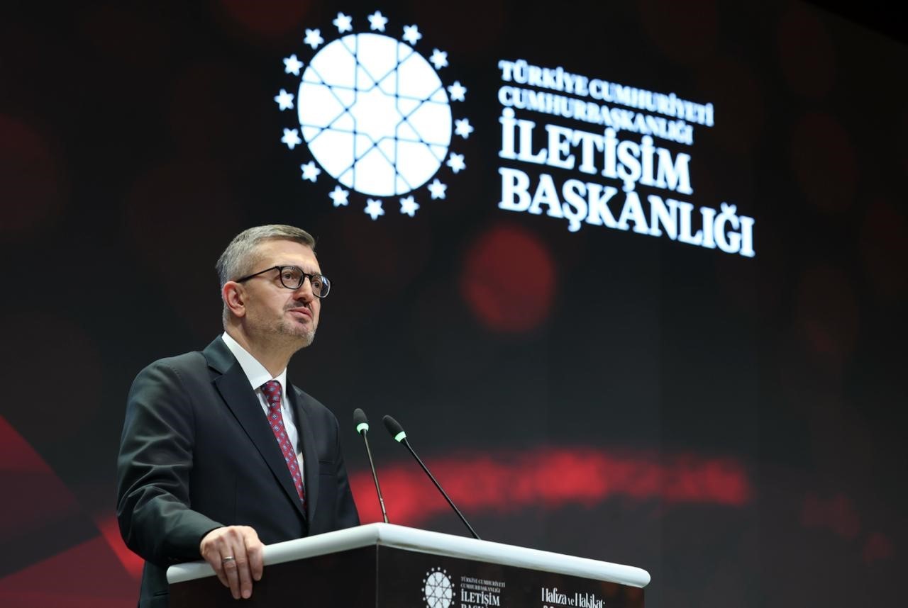 İletişim Başkanı Duran: "İran’ın egemenliğini ihlal eden saldırıları esefle karşılıyoruz"
İletişim Başkanı Duran: "İran’ın egemenliğini ihlal eden saldırıları esefle karşılıyoruz"