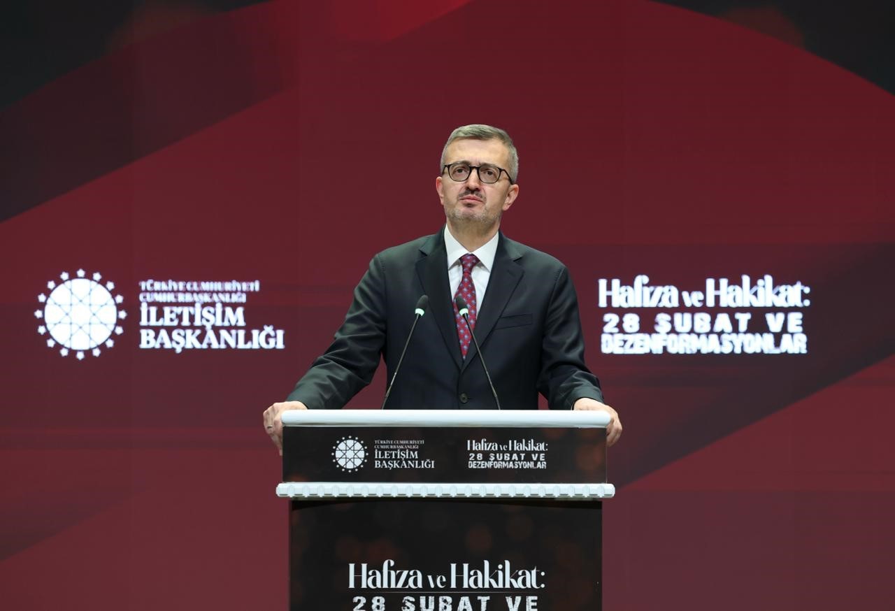 İletişim Başkanı Duran: "İran’ın egemenliğini ihlal eden saldırıları esefle karşılıyoruz"
İletişim Başkanı Duran: "İran’ın egemenliğini ihlal eden saldırıları esefle karşılıyoruz"