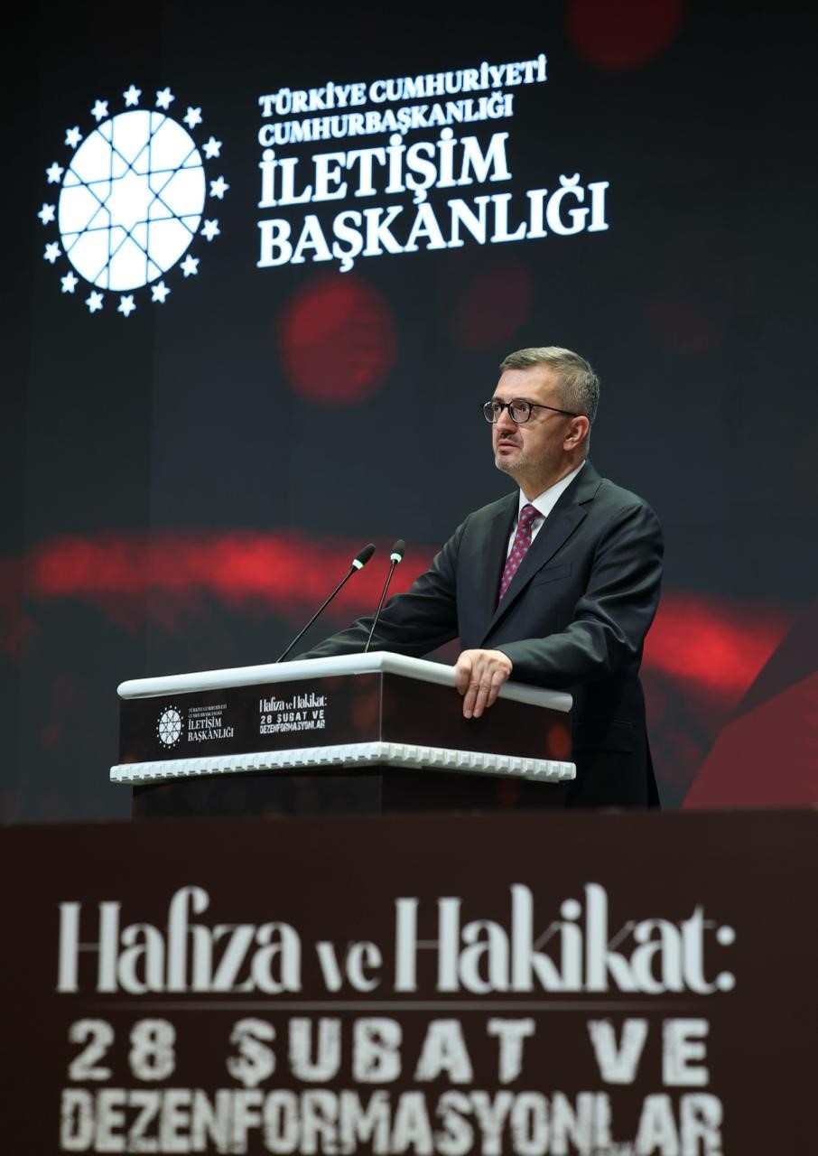 İletişim Başkanı Duran: "İran’ın egemenliğini ihlal eden saldırıları esefle karşılıyoruz"
İletişim Başkanı Duran: "İran’ın egemenliğini ihlal eden saldırıları esefle karşılıyoruz"