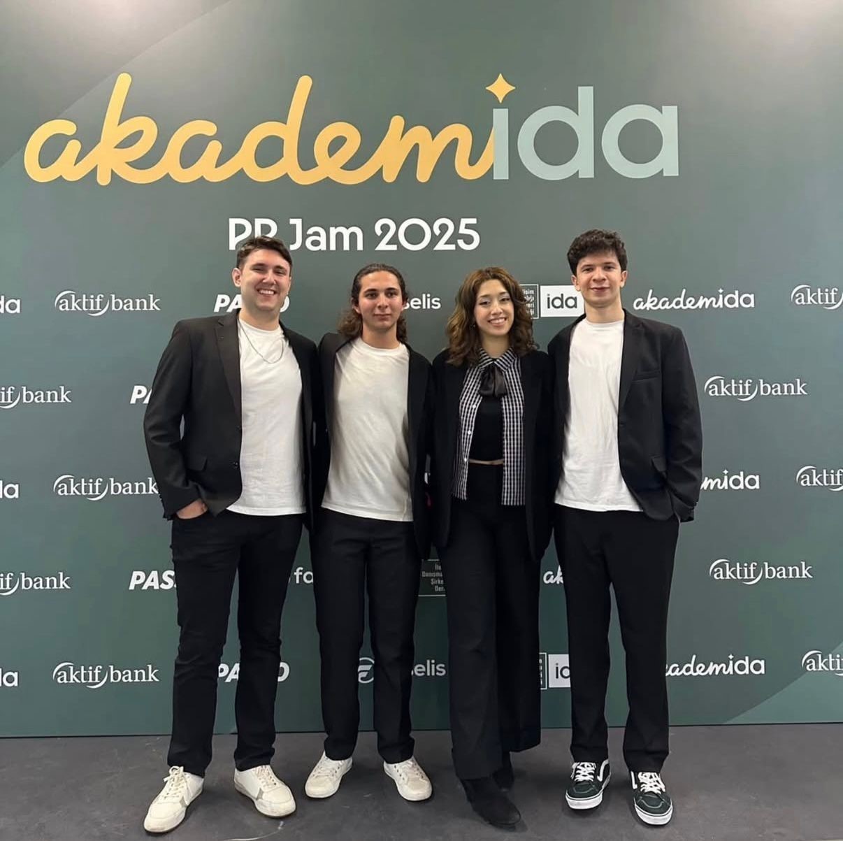 İletişim Bilimleri Fakültesi öğrencileri dereceyle döndü
