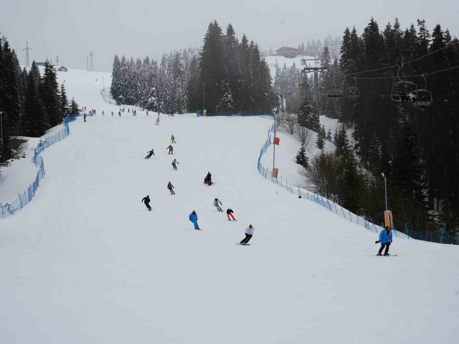 Ilgaz Dağı’na kayakseverler akın etti
