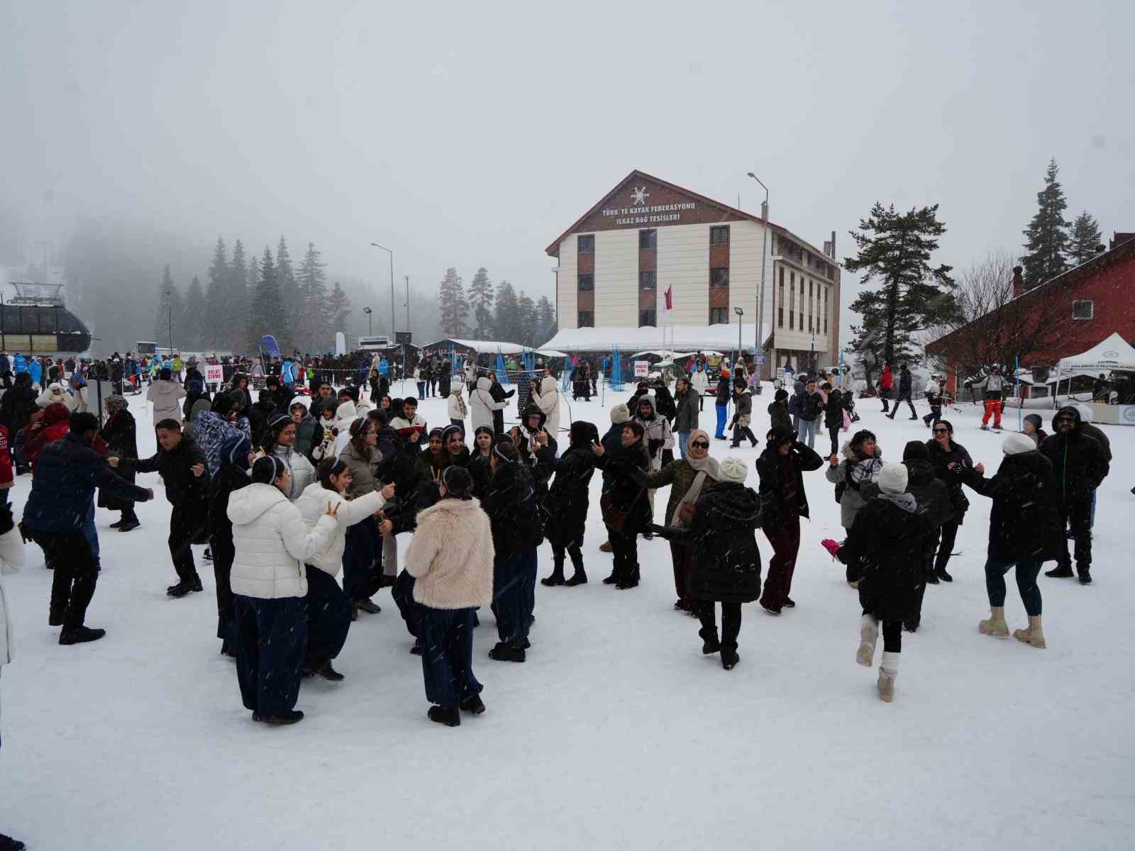 Ilgaz Dağı’nda Sevgililer Günü’nde düzenlenen festival yoğun ilgi gördü
