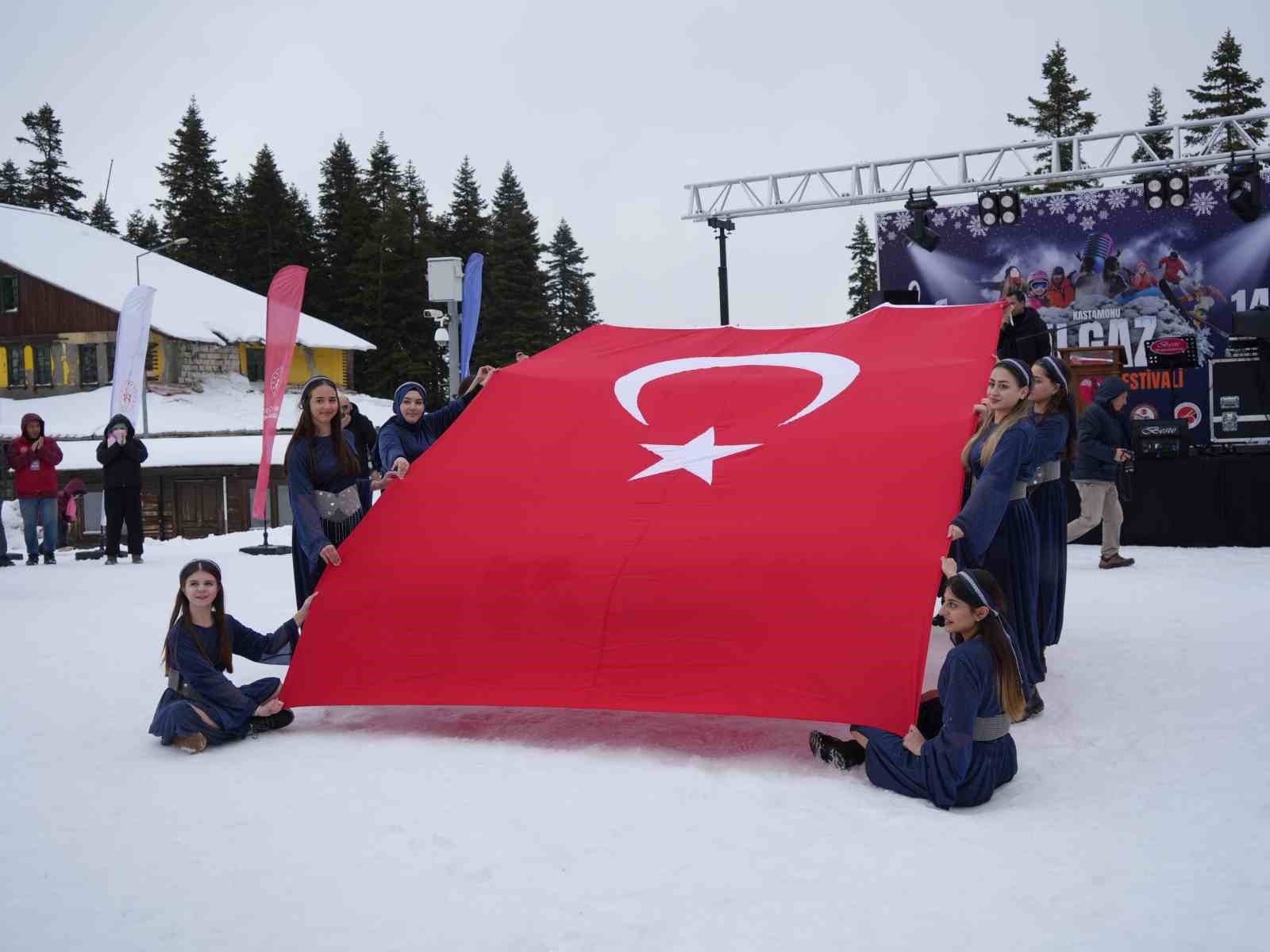 Ilgaz Dağı’nda Sevgililer Günü’nde düzenlenen festival yoğun ilgi gördü
