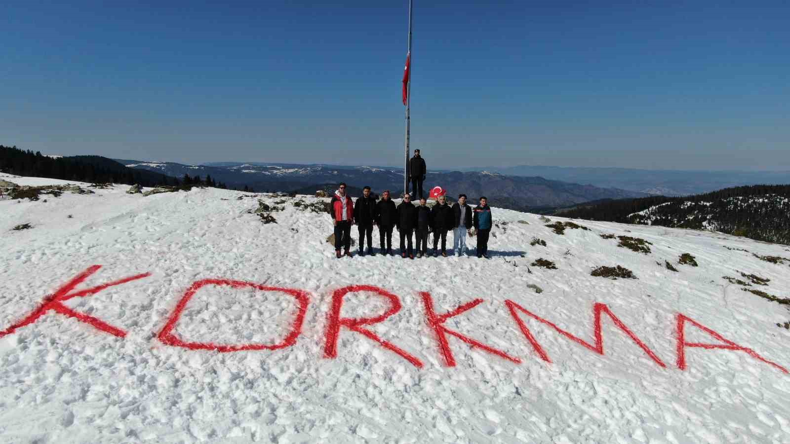 Ilgaz Dağı’nın zirvesinde anlamlı anma: İstiklal Marşı’nın ilk kelimesi kara nakşedildi
