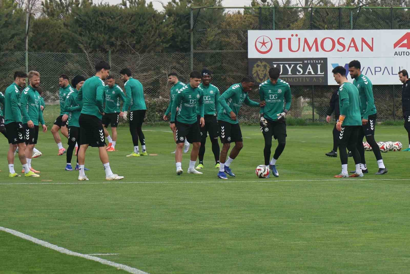 İlhan Palut: "Her maç önemli her puan önemli"
