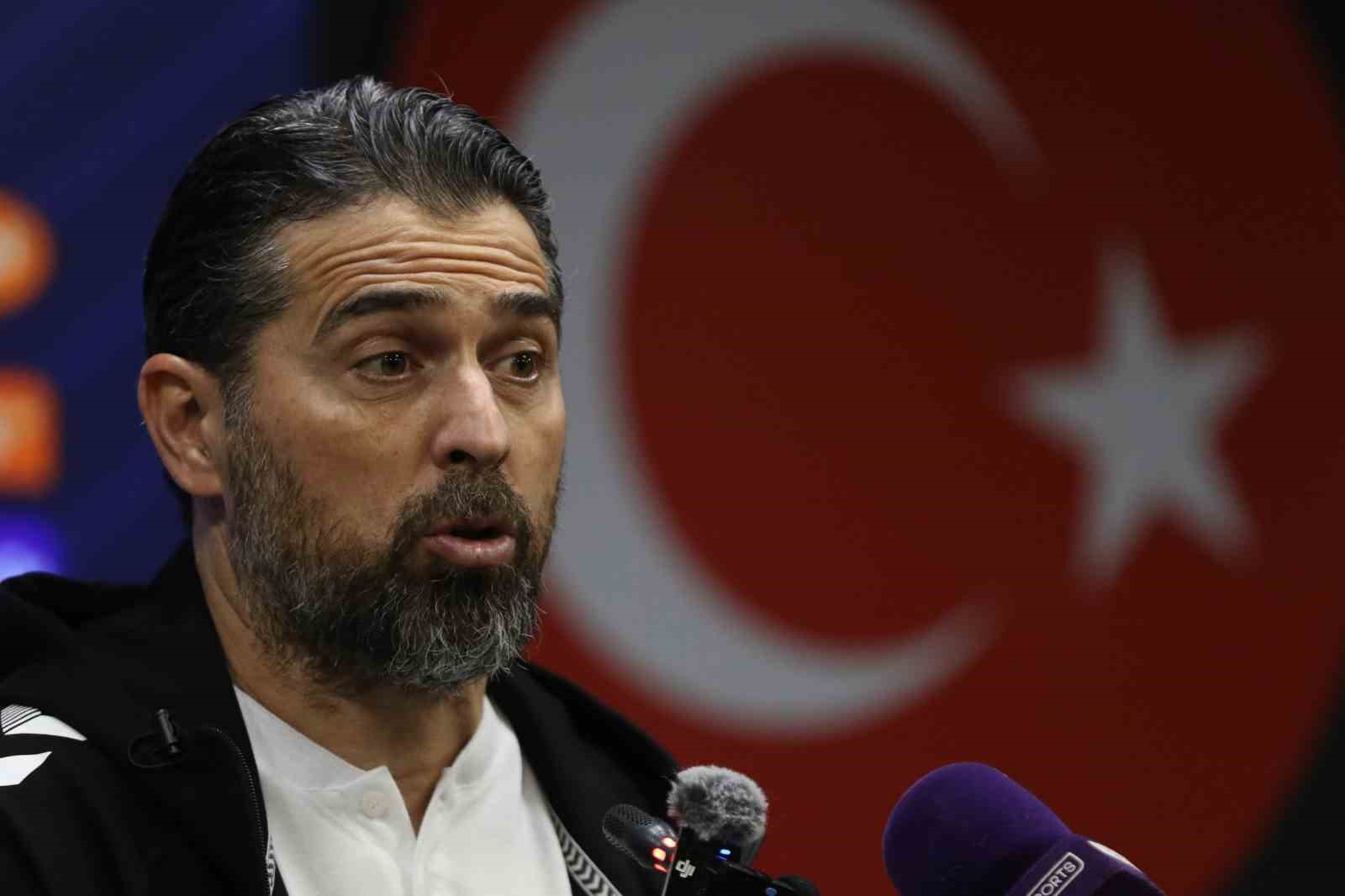 İlhan Palut: "Penaltı inşallah doğrudur"
