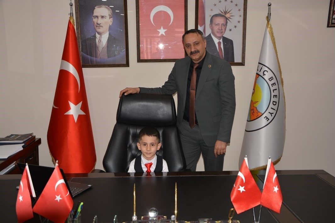 İliç’te öğrenci ve öğretmenler belediyede ağırlandı
